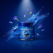 Hero de campaña de Blue Matcha Blend: lata con explosión de color sobre fondo de marca - imagen firma IA