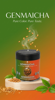Póster vertical de Genmaicha Matcha Premium con granos de arroz tostado, hojas de té y el lema Pure Color. Pure Taste. - campaña IA