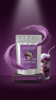 Story vertical de lanzamiento de Japanese Ube: doypack con remolino de polvo morado y latte, fondo morado dramático - campaña IA